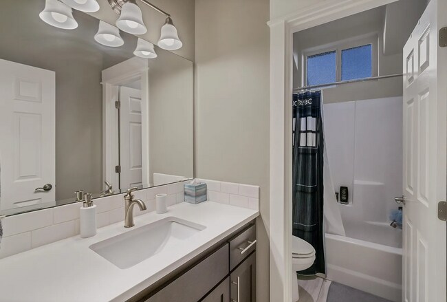 Building Photo - Nearly new 3 bedroom 2.5 bath in Mirada Ne...