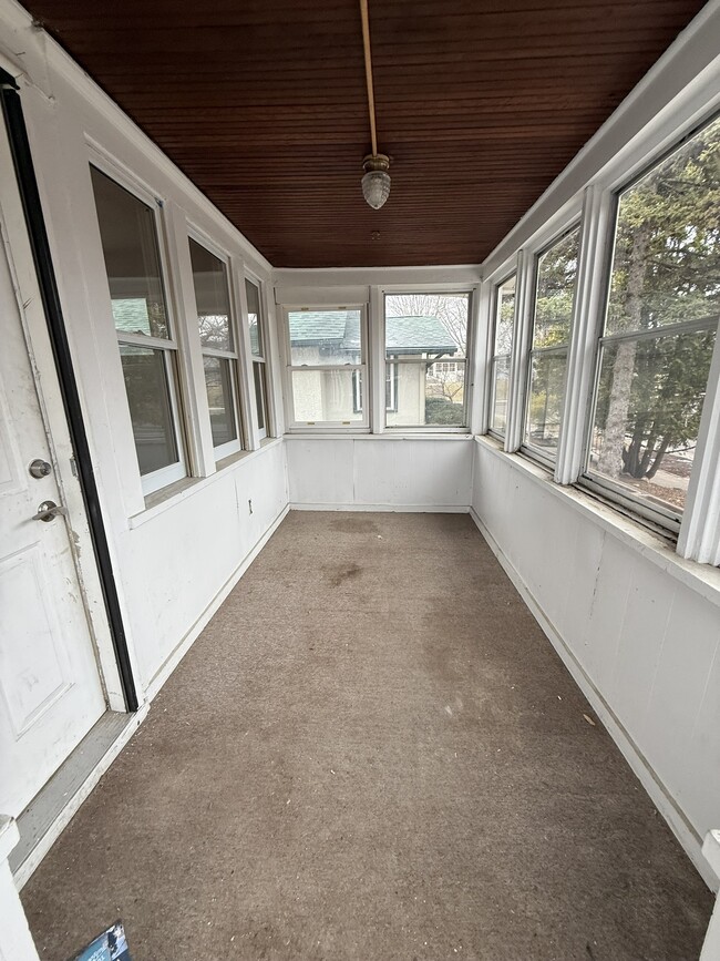 Building Photo - 1450 Wellesley Ave