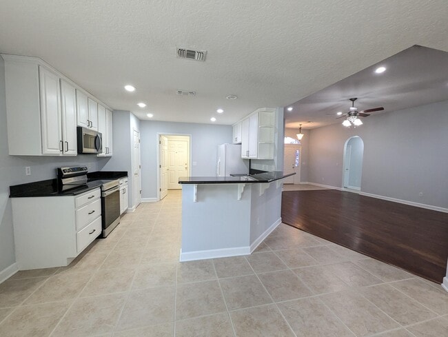Building Photo - 462 Sandmore Shores Dr
