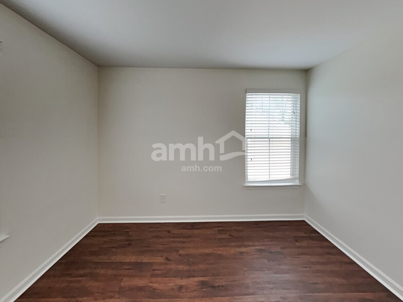 Building Photo - 7184 Kenyon Dr