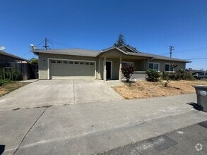 Building Photo - Charming 4-bedroom, 2-bath home in a conve...