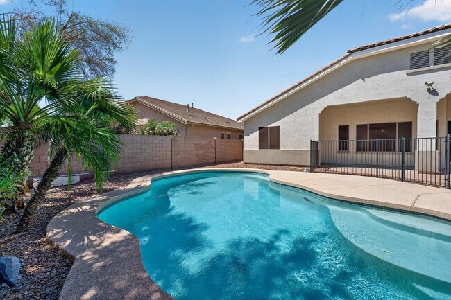 Building Photo - 4385 S Crosscreek Dr