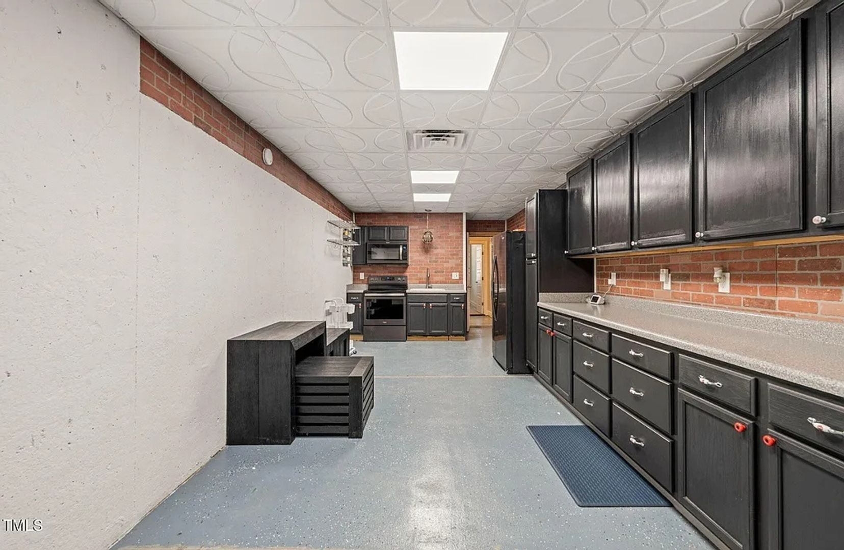 Building Photo - 6633 Penfield St