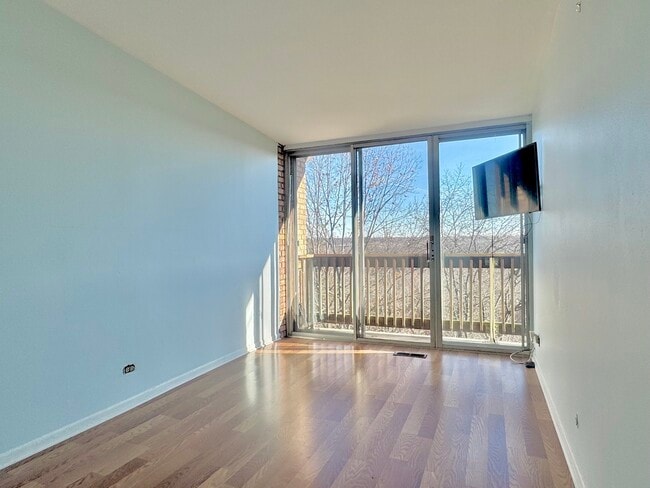 Building Photo - 5600 Hillcrest Ln