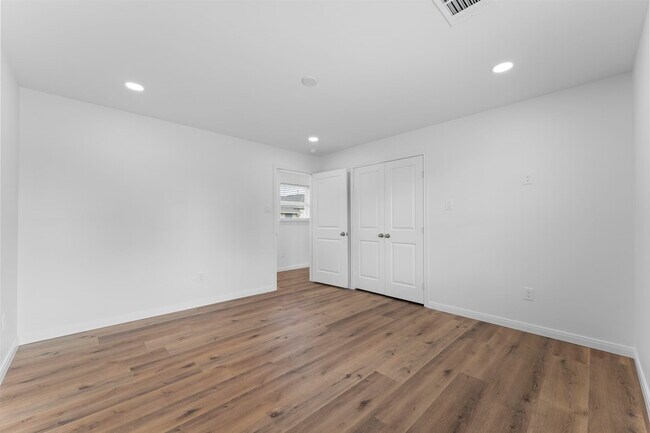 Building Photo - 1507 N Durham Dr