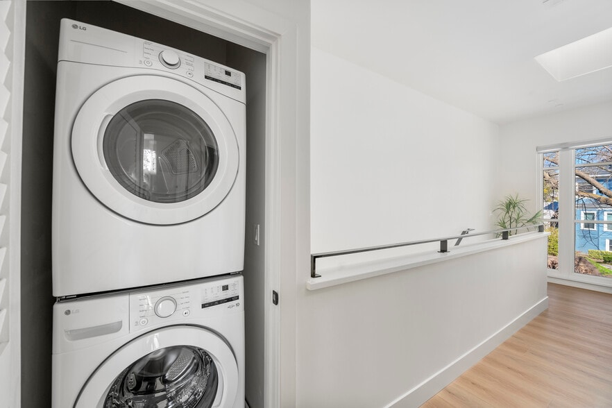 Building Photo - 2230 I St