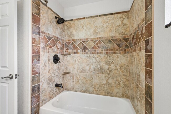 Building Photo - 8734 W Bloomfield Rd