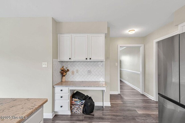 Building Photo - Welcome to Woodlands!