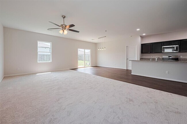 Building Photo - 1025 Banyon Tree Ln
