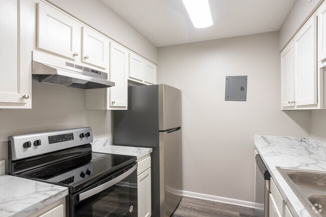 2BR, 1.5BA - 1,100 SF - Kitchen - Grinstead Manor