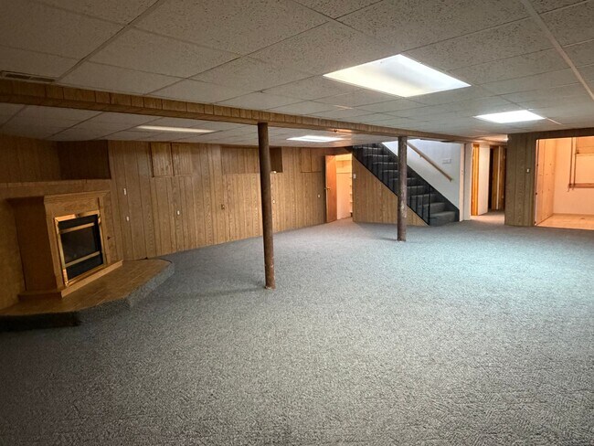 Building Photo - 2636 Hickory Dr