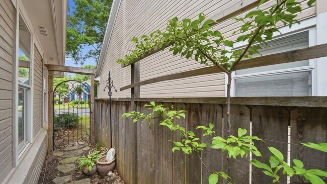 Building Photo - 1164 Misty Isle Dr