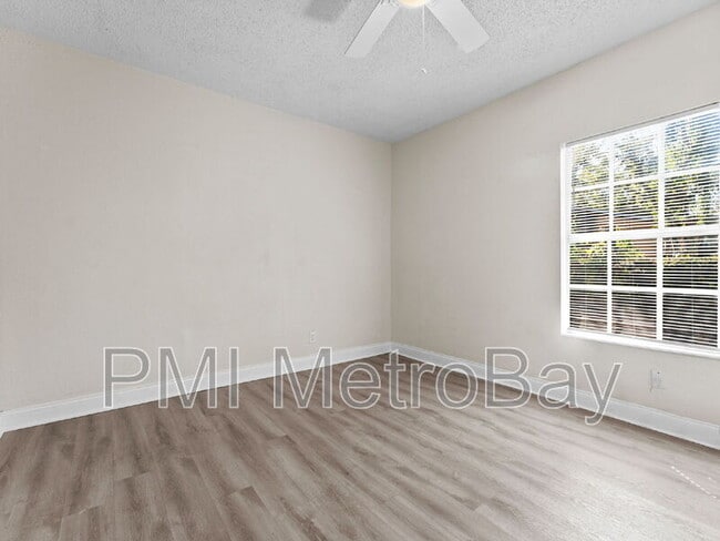 Building Photo - 8210 N Klondyke St