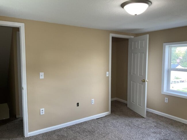 Building Photo - 141 Lotze St