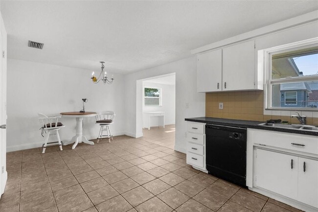 Building Photo - 5330 Poinsettia Dr