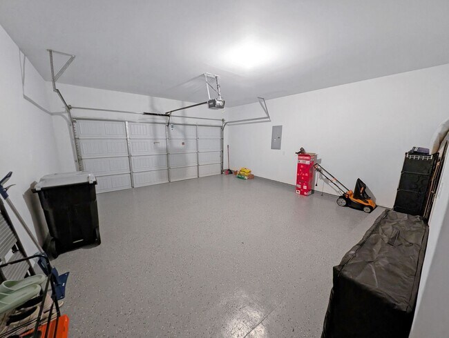 Building Photo - Inviting 3 Bed / 2.5 Bath Townhome with Flex Space & Easy I-10 Access in Katy