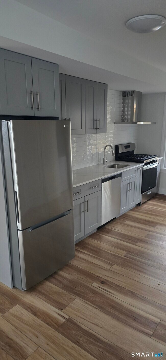 Building Photo - 530 Jane St