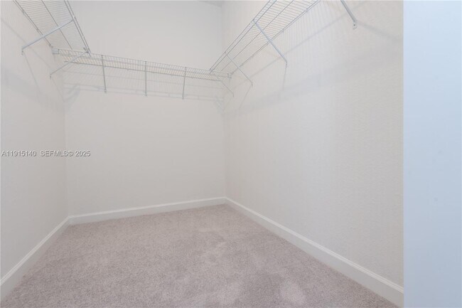 Building Photo - 2636 SE 8th Ct