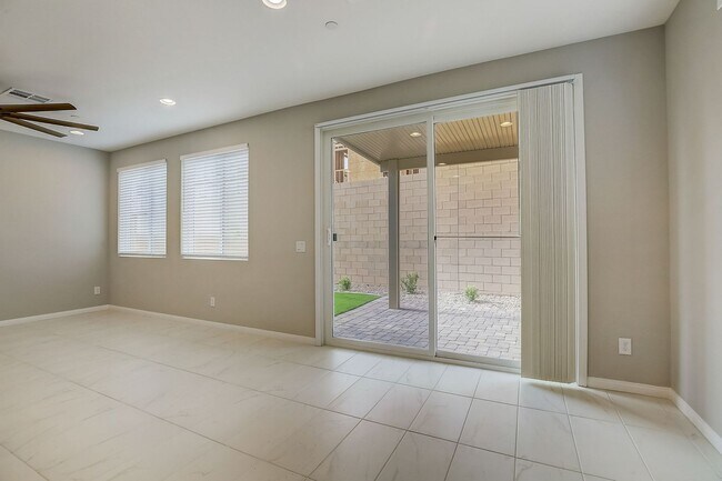 Building Photo - 10643 Enridge Ave
