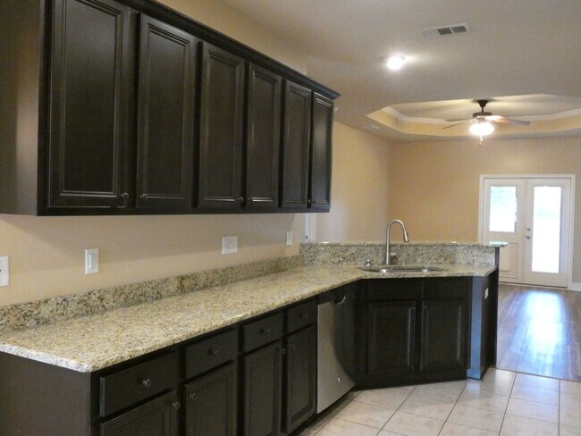 Building Photo - 3-Bedroom All Brick Home - Terra Bella