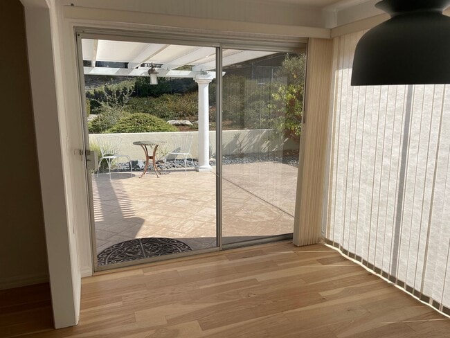 Building Photo - Awesome home on massive lot, 55+ community