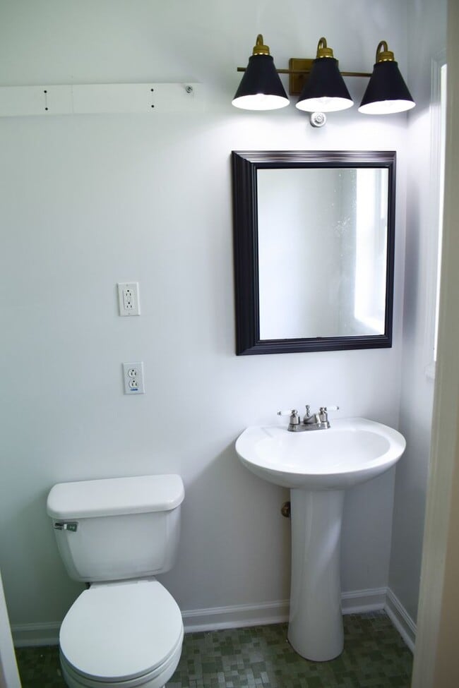 Building Photo - 1610 E 27th Ave