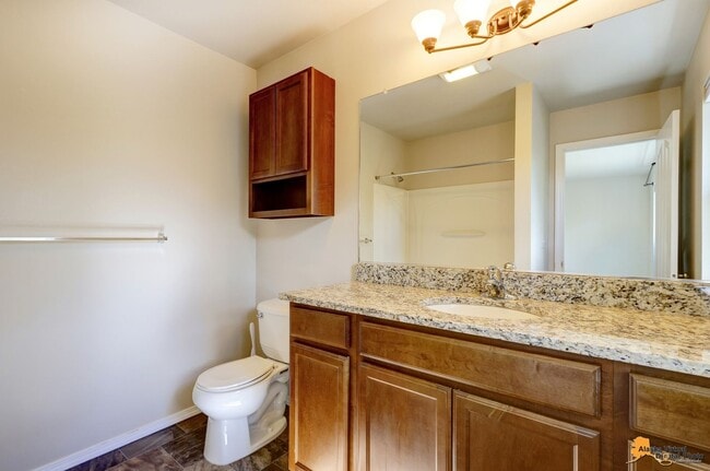 Building Photo - Beautiful 3-Bedroom Half Duplex in Eagle R...