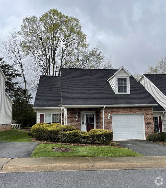 Building Photo - 14 Cherokee Ridge Ct