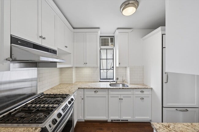 Building Photo - 350 W 57th St