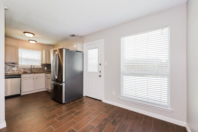 Building Photo - 1119 Brewer Dr