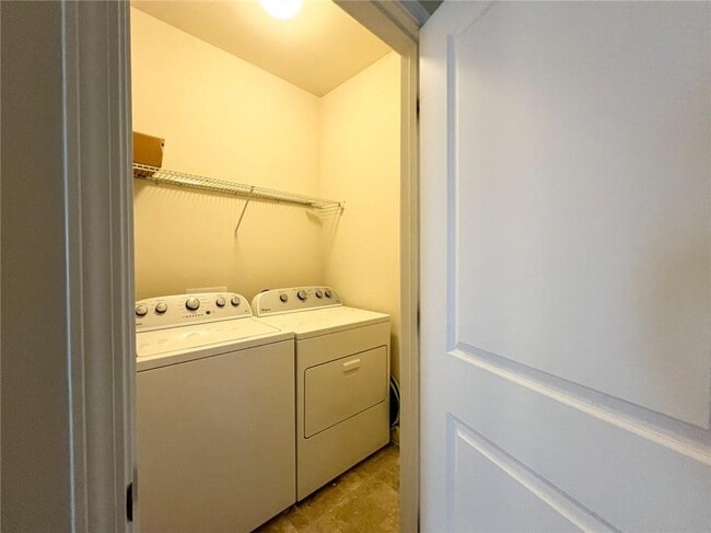 Building Photo - 1650 Sabastian Point