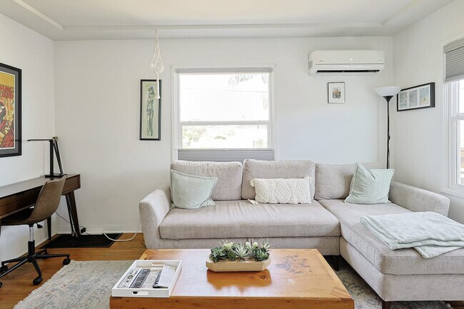 Building Photo - 3270 Cedar St