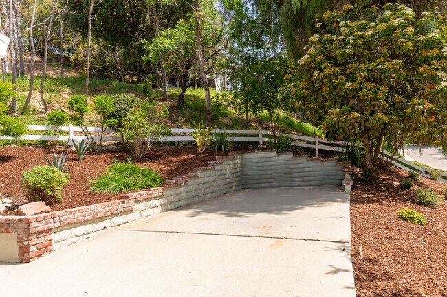 Building Photo - Beautiful Tarzana Rental!