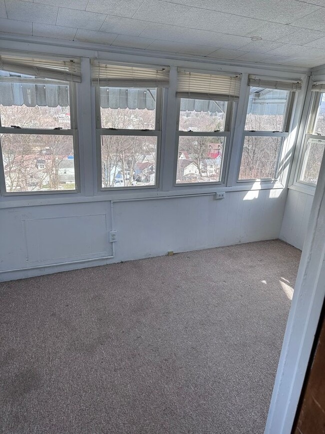 Building Photo - Bellefonte single family home available now!