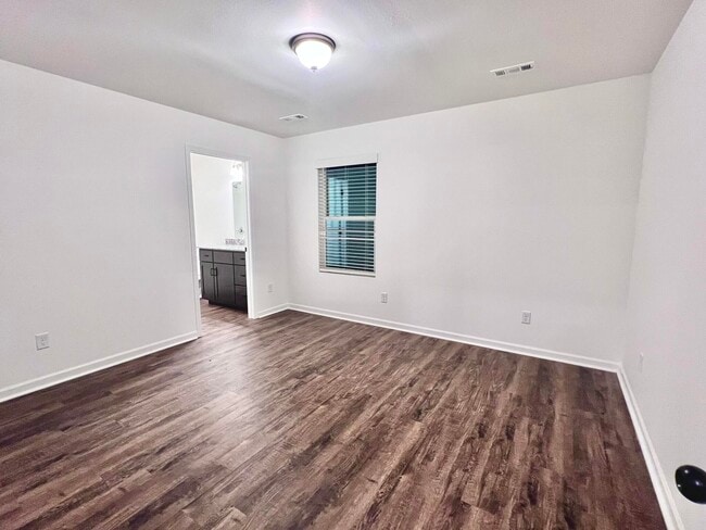 Building Photo - 1100 Pawpaw Pl