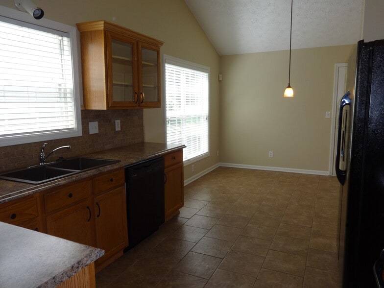 Building Photo - 2160 Laurel Pointe Ln