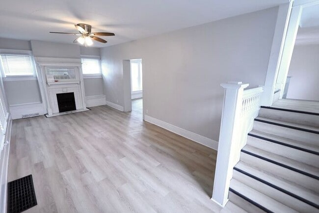 Building Photo - 686 East Ave