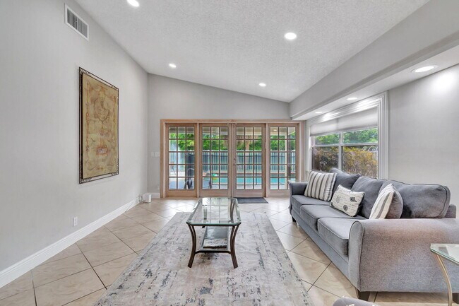 Building Photo - 7883 Villa Nova Dr N