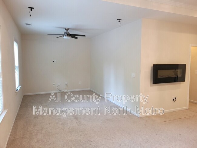 Building Photo - 4808 Blue Elm Ln