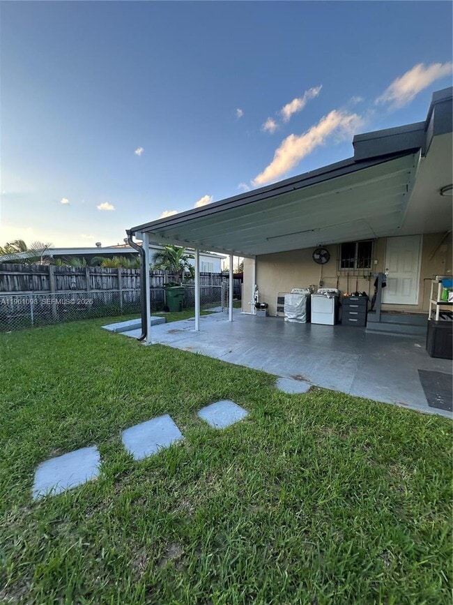 Building Photo - 200 W 53rd Terrace