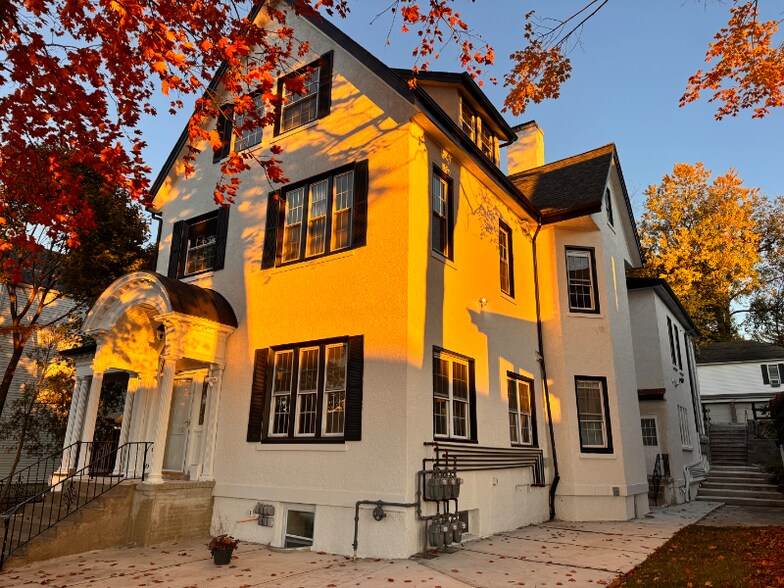 Primary Photo - 630 Jefferson Ave