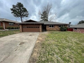 Building Photo - 2508 Easy St