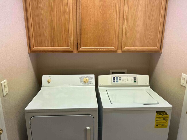 Building Photo - 205 Valare St