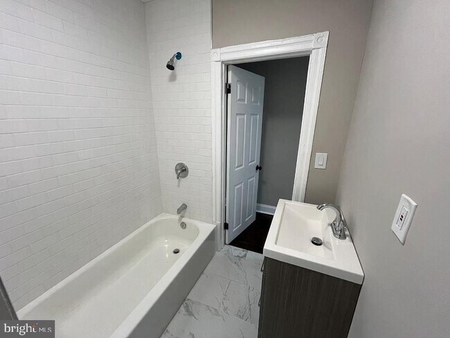 Building Photo - 2314 S 66th St