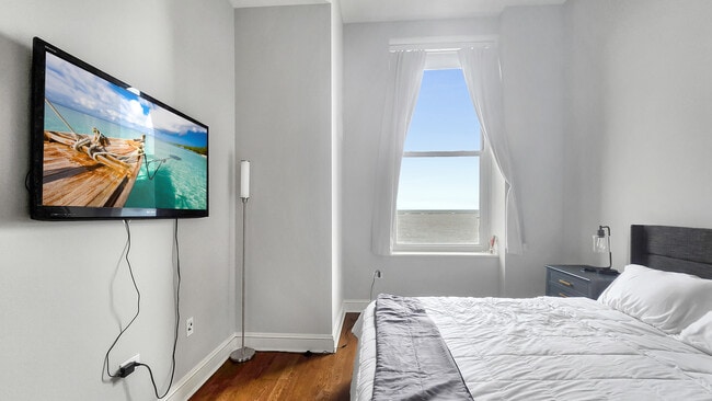 Building Photo - 850 N Lake Shore Dr