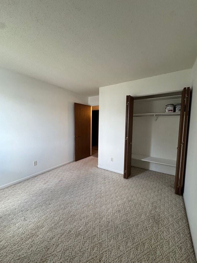 Building Photo - Bring in the NEW YEAR! NW Valleyhigh 2 bed...