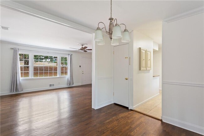 Building Photo - 3623 Lee St SE