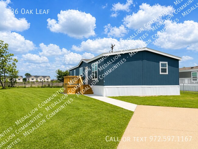 Building Photo - 136 Oak Leaf