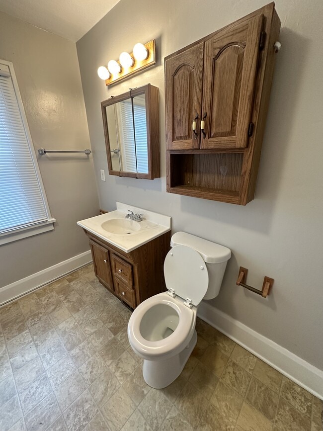 Building Photo - 2108 Oxford St