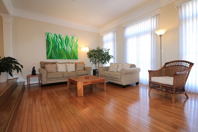Building Photo - "Coming Soon" Luxury 4 Level Picturesque T...